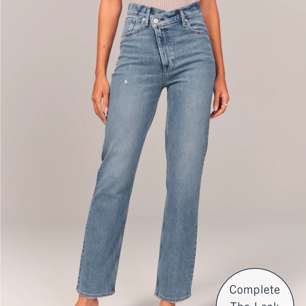 NWT Abercrombie The 90’s Straight Ultra High Rise